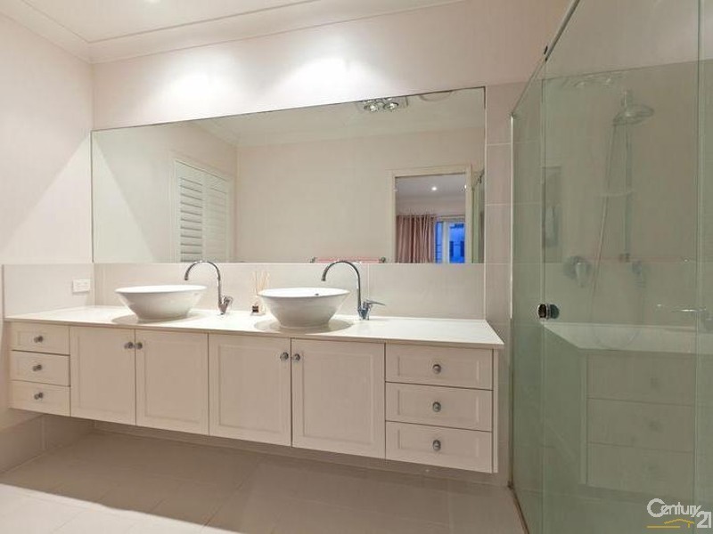 15 Brampton Close, Redland Bay QLD 4165