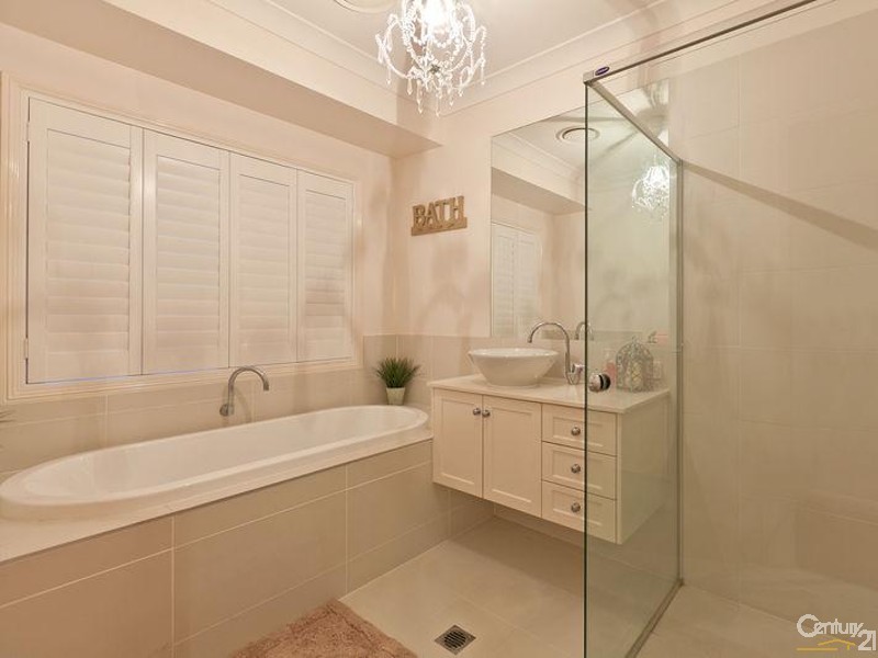 15 Brampton Close, Redland Bay QLD 4165
