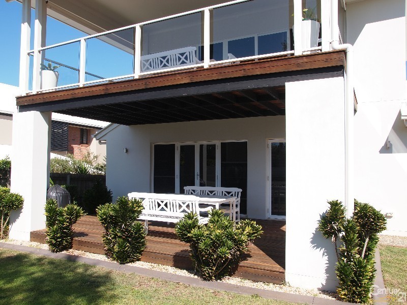 15 Brampton Close, Redland Bay QLD 4165