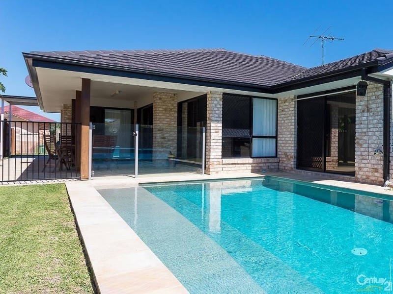 11 Foote Street, Redland Bay QLD 4165