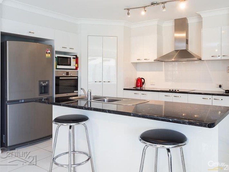 11 Foote Street, Redland Bay QLD 4165