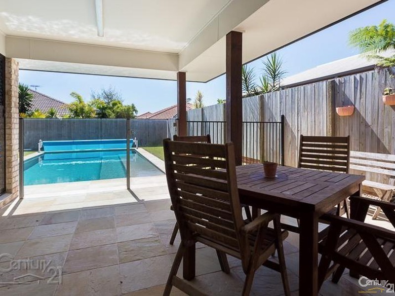 11 Foote Street, Redland Bay QLD 4165