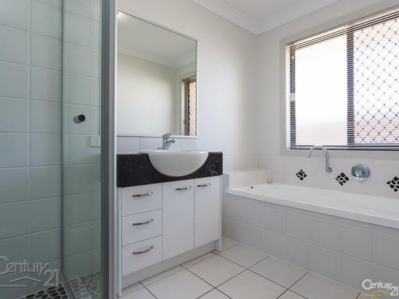 11 Foote Street, Redland Bay QLD 4165