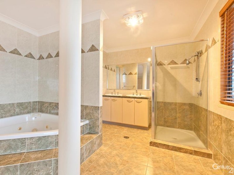 3 St Clair Court, Redland Bay QLD 4165