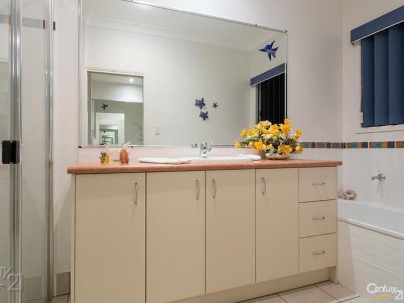 6 Saltwater Place, Redland Bay QLD 4165