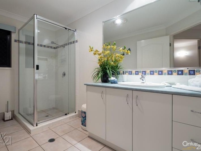 6 Saltwater Place, Redland Bay QLD 4165