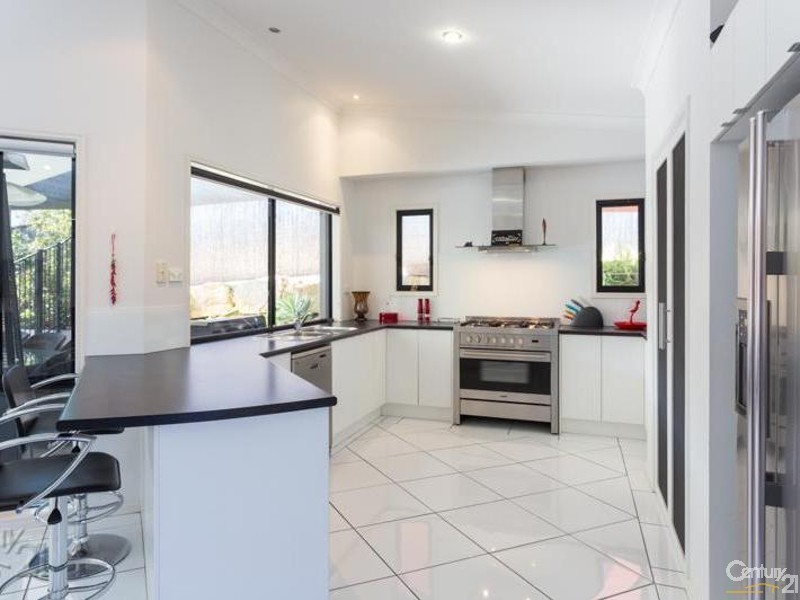 11 Ebony Cres, Redland Bay QLD 4165