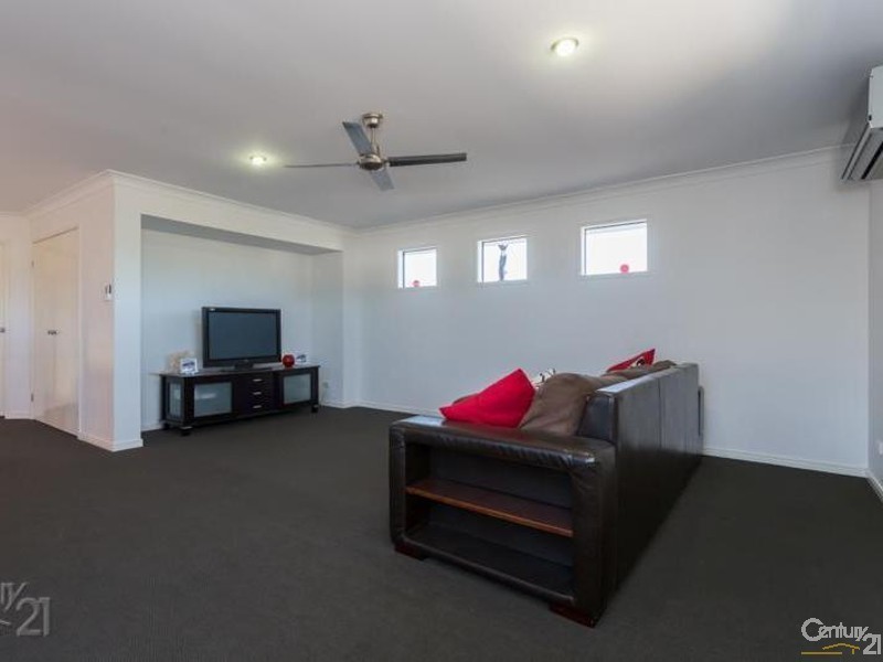 11 Ebony Cres, Redland Bay QLD 4165