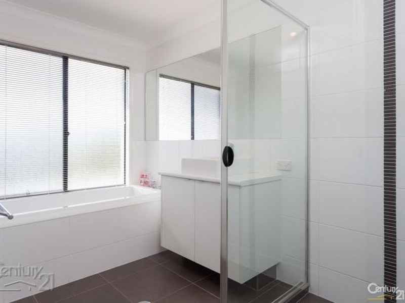 11 Ebony Cres, Redland Bay QLD 4165