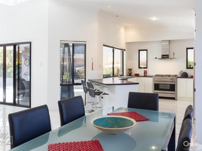 11 Ebony Cres, Redland Bay QLD 4165