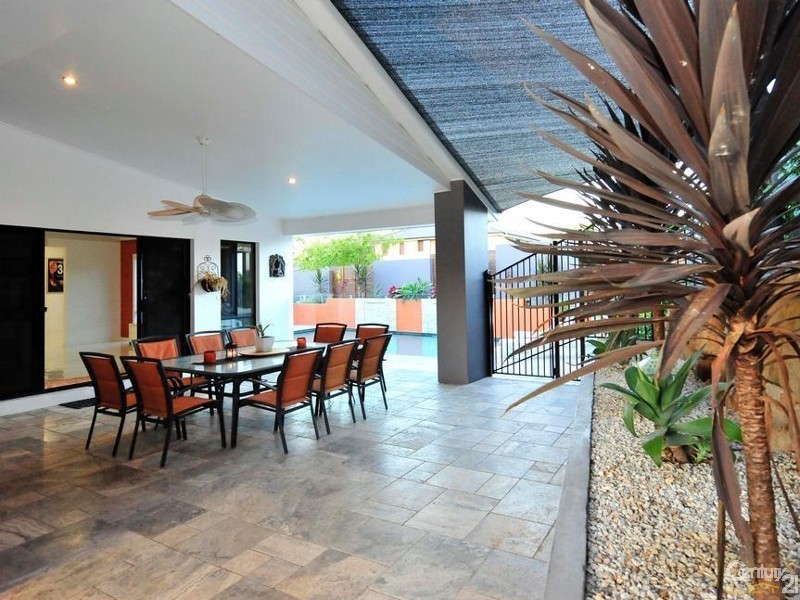 11 Ebony Cres, Redland Bay QLD 4165