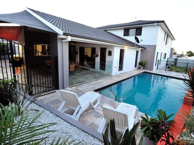 11 Ebony Cres, Redland Bay QLD 4165