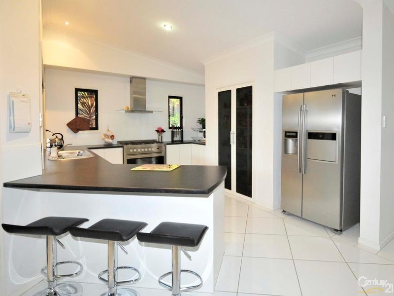 11 Ebony Cres, Redland Bay QLD 4165