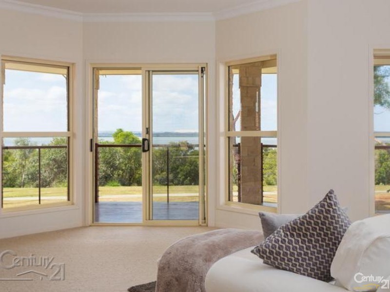 8 Talburpin Esplanade, Redland Bay QLD 4165