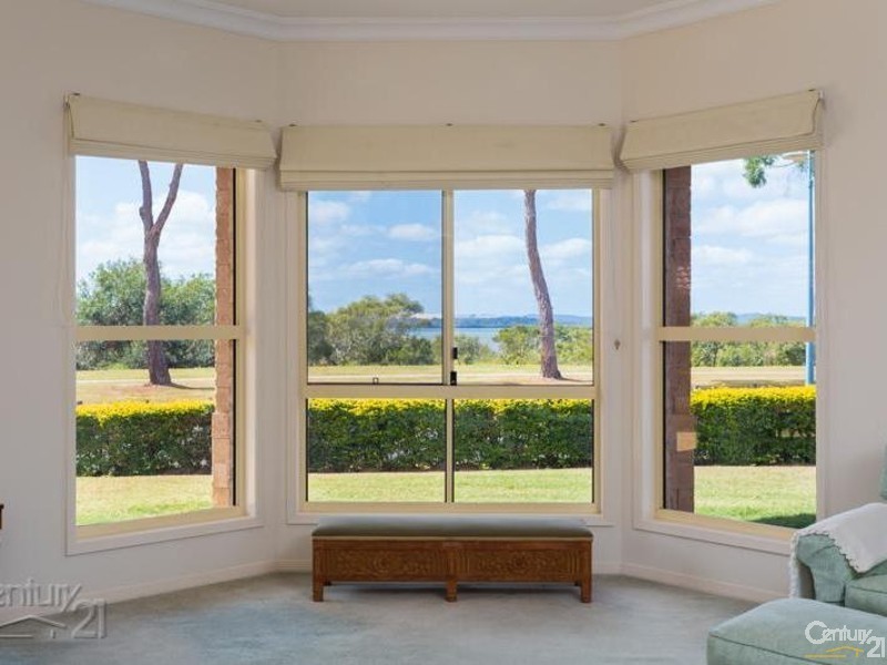 8 Talburpin Esplanade, Redland Bay QLD 4165