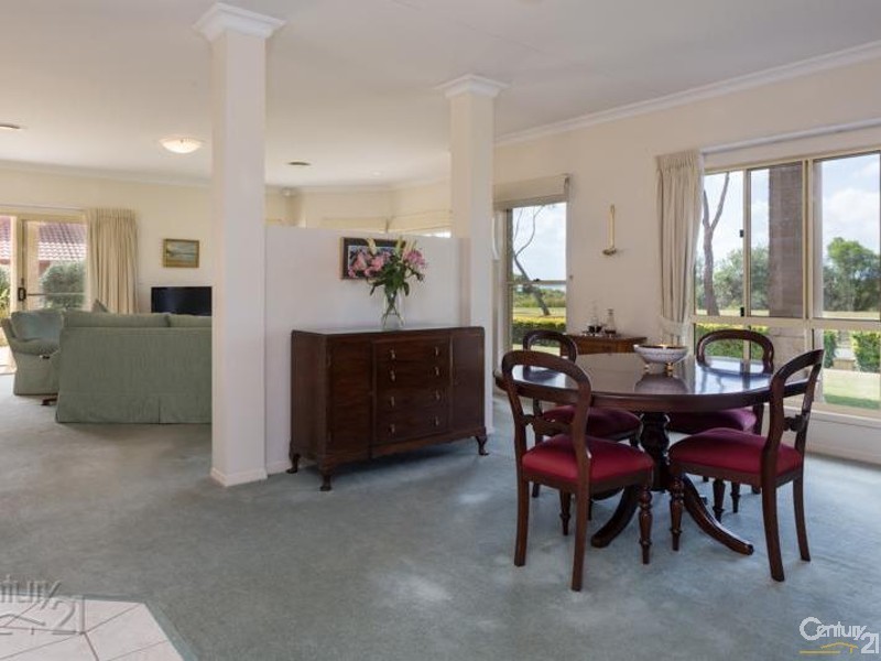 8 Talburpin Esplanade, Redland Bay QLD 4165