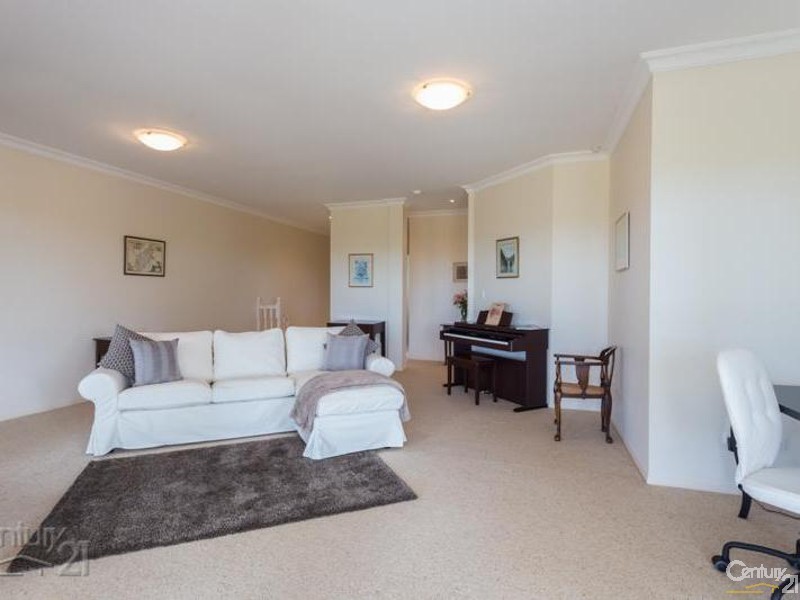 8 Talburpin Esplanade, Redland Bay QLD 4165