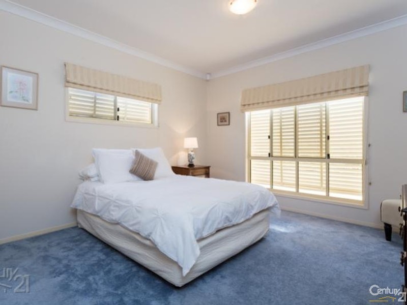 8 Talburpin Esplanade, Redland Bay QLD 4165