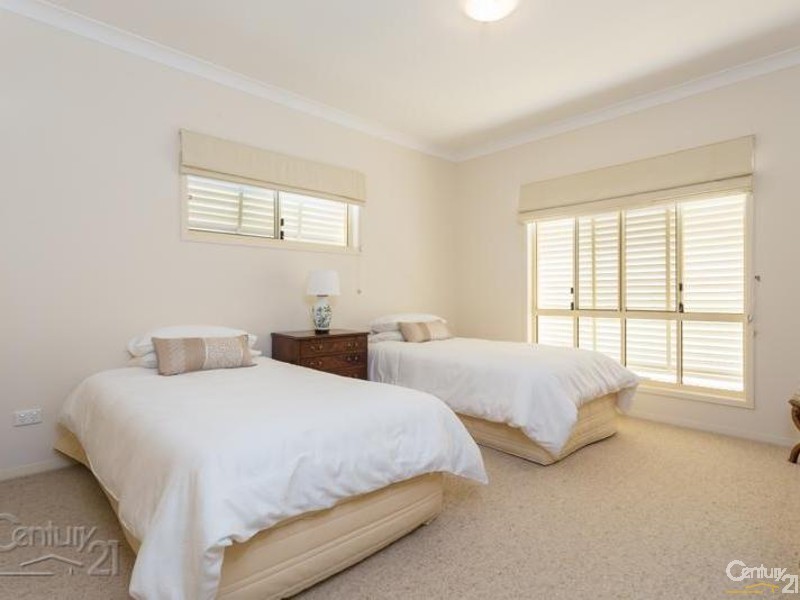 8 Talburpin Esplanade, Redland Bay QLD 4165