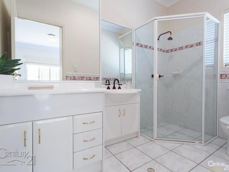 8 Talburpin Esplanade, Redland Bay QLD 4165