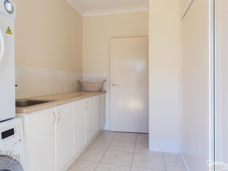 8 Talburpin Esplanade, Redland Bay QLD 4165