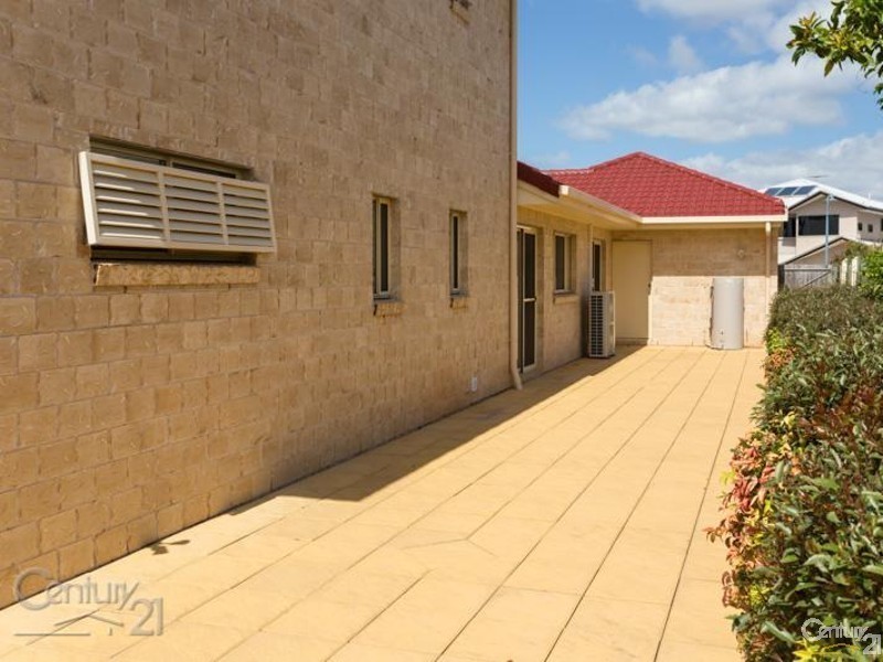 8 Talburpin Esplanade, Redland Bay QLD 4165