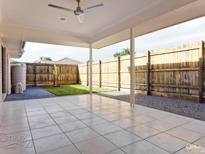 2/1 Lois Place, Redland Bay QLD 4165