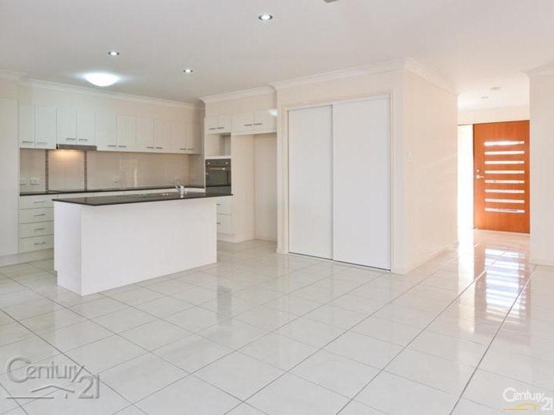 2/1 Lois Place, Redland Bay QLD 4165