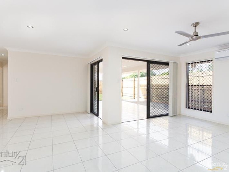 2/1 Lois Place, Redland Bay QLD 4165