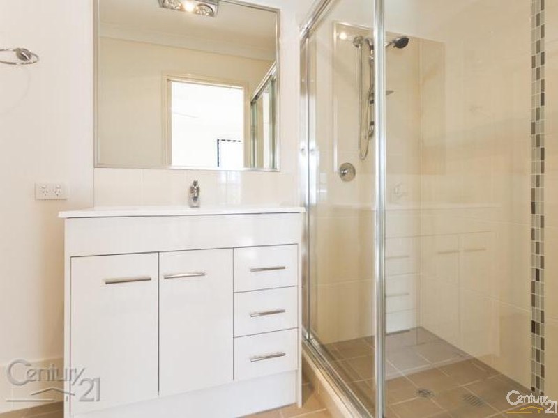 2/1 Lois Place, Redland Bay QLD 4165