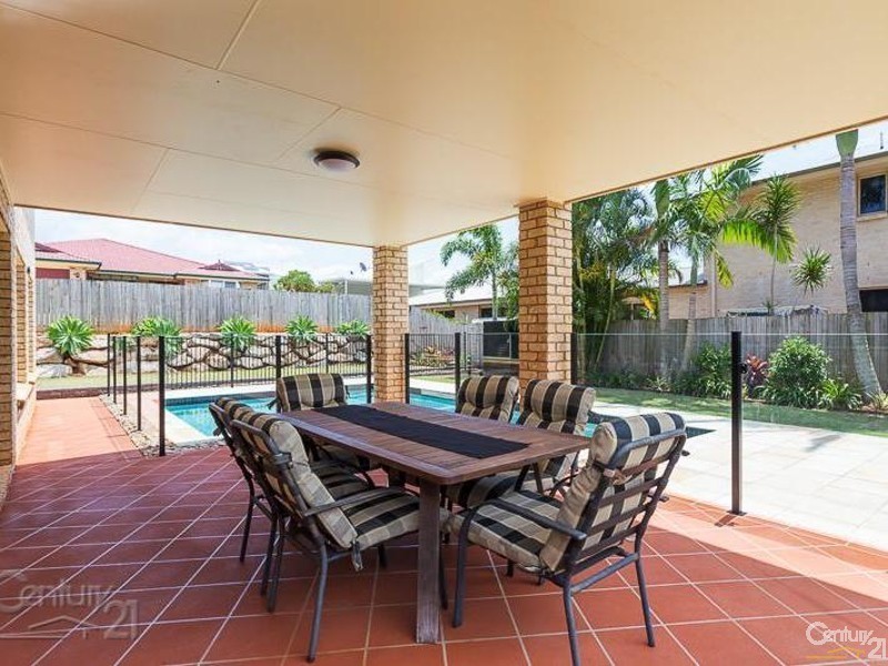30 Lowe Circuit, Redland Bay QLD 4165