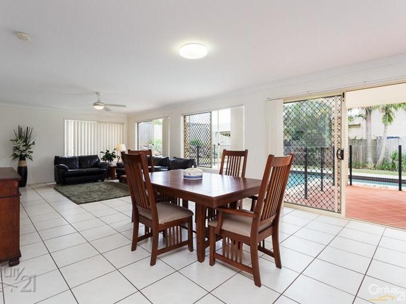 30 Lowe Circuit, Redland Bay QLD 4165