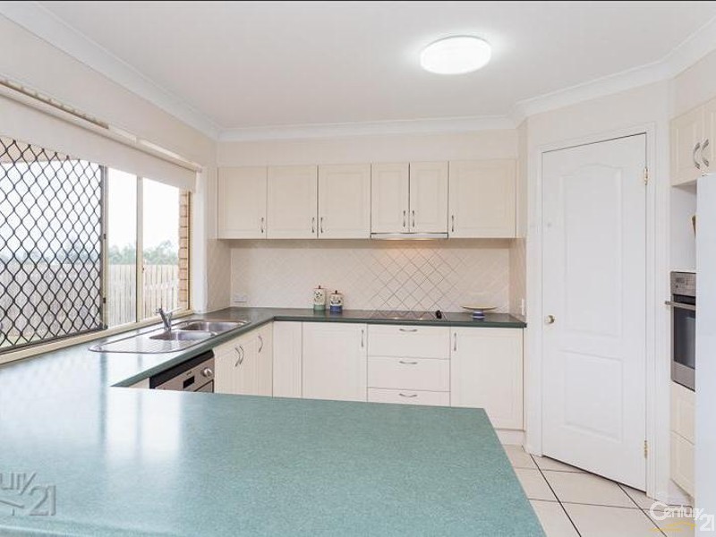 30 Lowe Circuit, Redland Bay QLD 4165