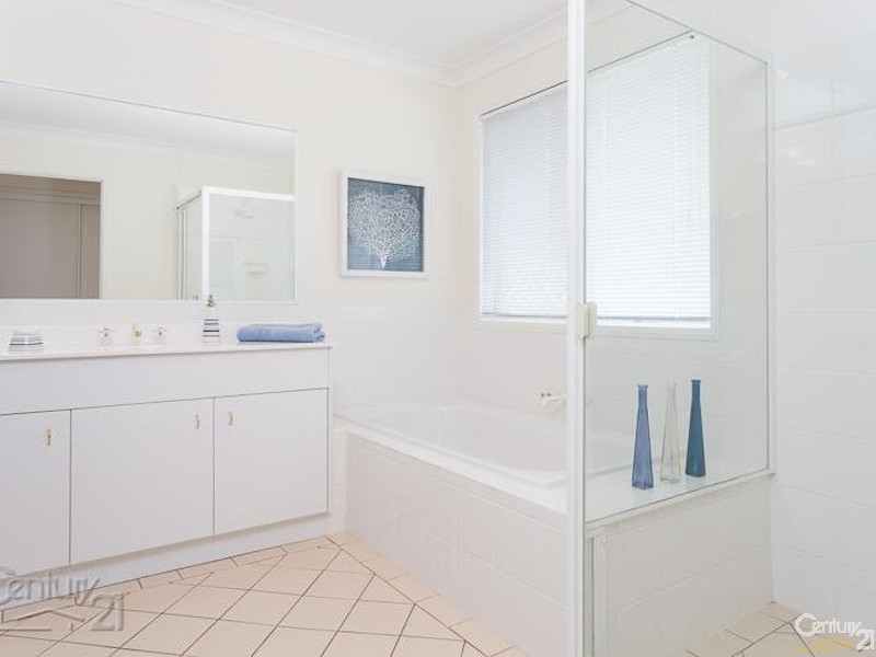 30 Lowe Circuit, Redland Bay QLD 4165