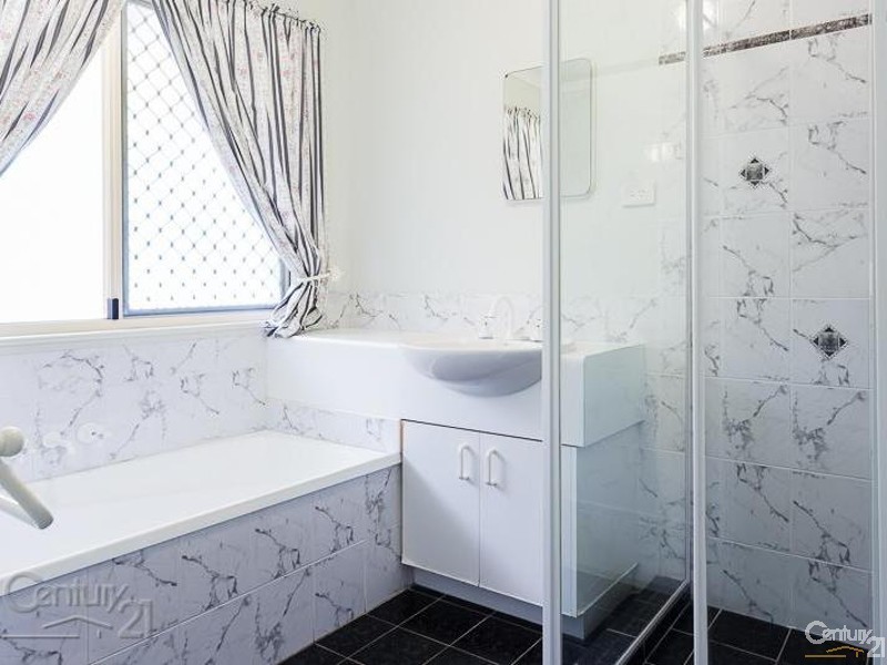 3 Montrose Place, Redland Bay QLD 4165