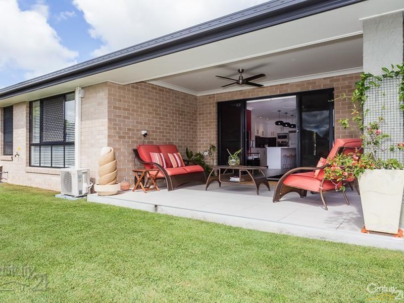 33 Lancaster Circuit, Redland Bay QLD 4165