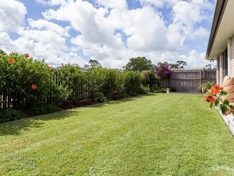 33 Lancaster Circuit, Redland Bay QLD 4165