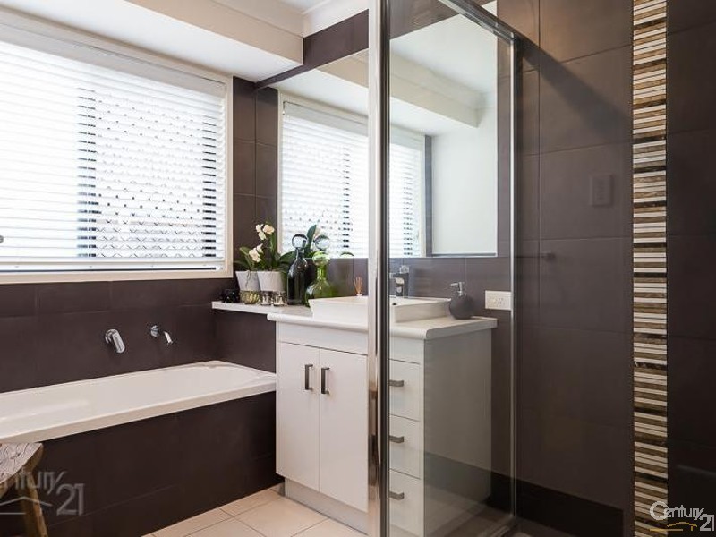 33 Lancaster Circuit, Redland Bay QLD 4165