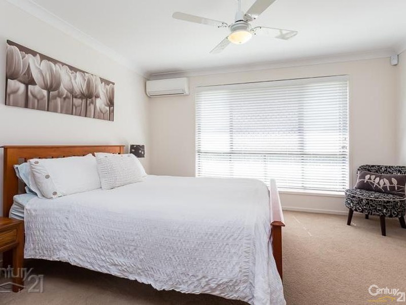 33 Lancaster Circuit, Redland Bay QLD 4165