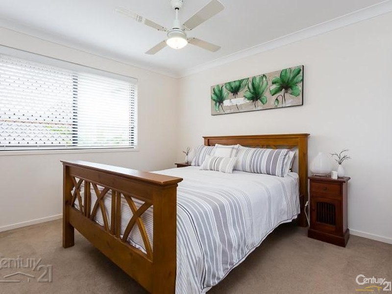 33 Lancaster Circuit, Redland Bay QLD 4165