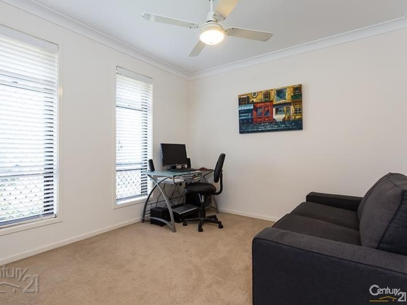 33 Lancaster Circuit, Redland Bay QLD 4165