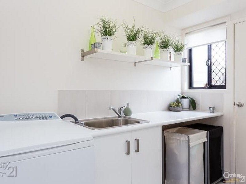 33 Lancaster Circuit, Redland Bay QLD 4165