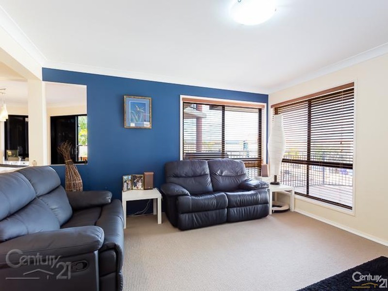 1 Torbay Street, Redland Bay QLD 4165