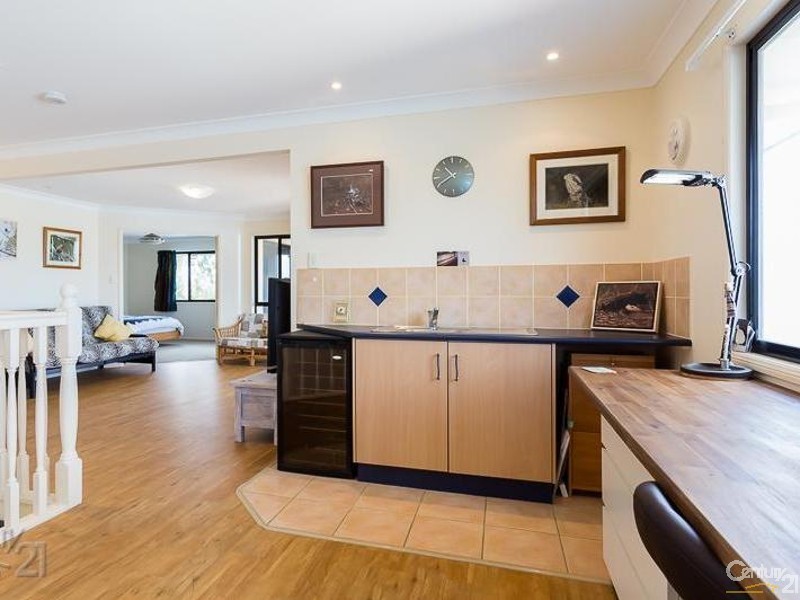 1 Torbay Street, Redland Bay QLD 4165