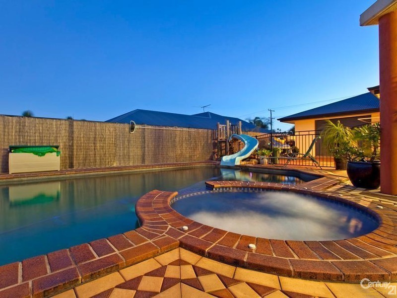 1 Torbay Street, Redland Bay QLD 4165