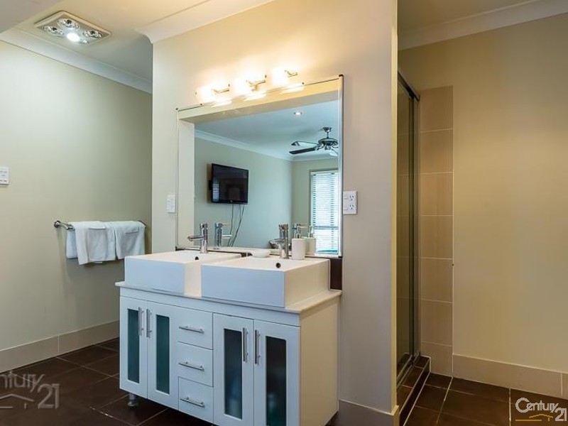 15 Aquila Street, Redland Bay QLD 4165