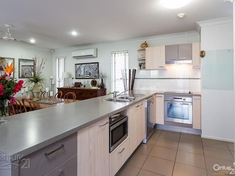 28 Azure Avenue, Redland Bay QLD 4165