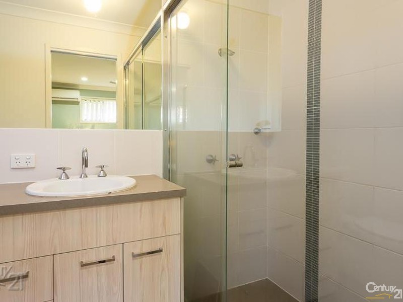 28 Azure Avenue, Redland Bay QLD 4165