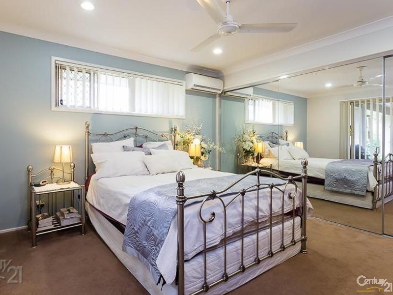 28 Azure Avenue, Redland Bay QLD 4165