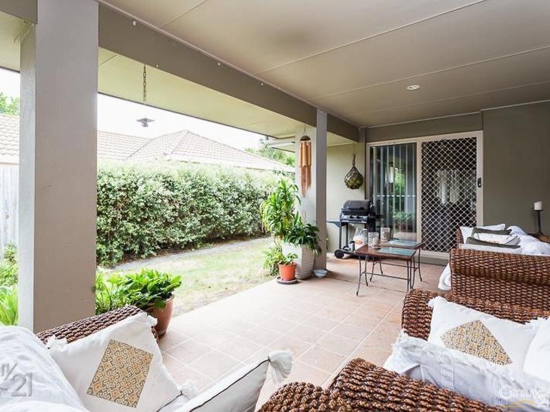 28 Azure Avenue, Redland Bay QLD 4165